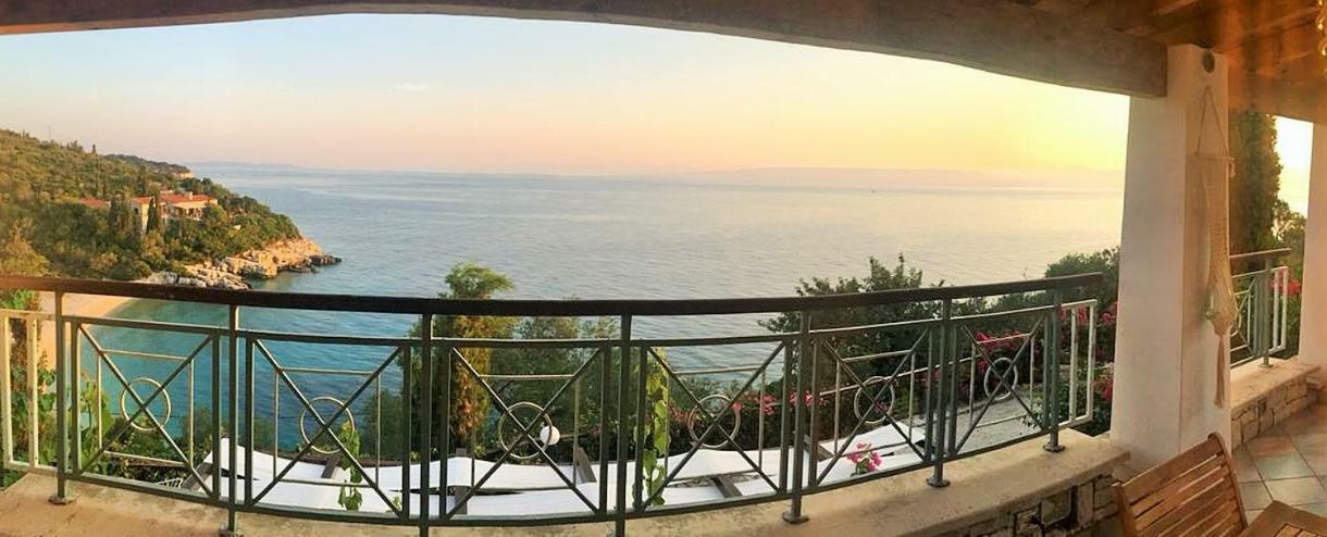 Villa Eos Gaios Bagian luar foto