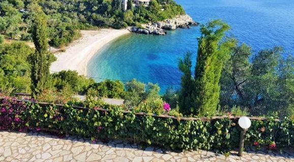 Villa Eos Gaios Bagian luar foto
