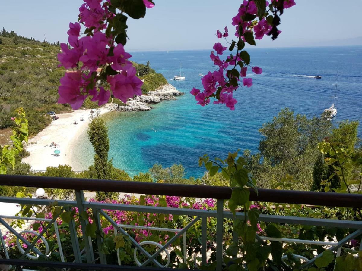 Villa Eos Gaios Bagian luar foto